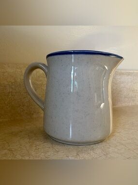 Norwell Stoneware Oven-to-Table Ceramic Piece - Speckled Cream with Navy Marking